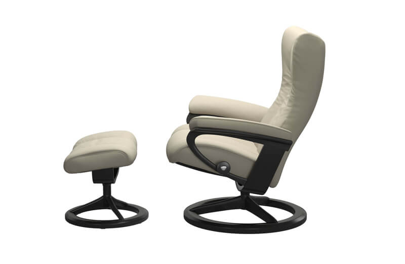 Stressless Wing mit Signature Untergestell in schwarz, heller Lederbezug
