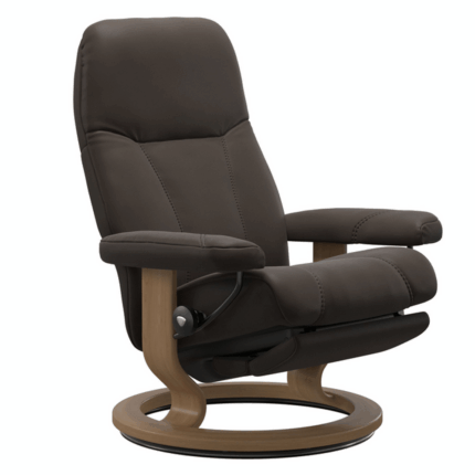 Stressless Sessel Consul Power mit elektrischer Verstellung, bezogen in Leder Batick Braun mit Holzgestell eichefarben gebeizt