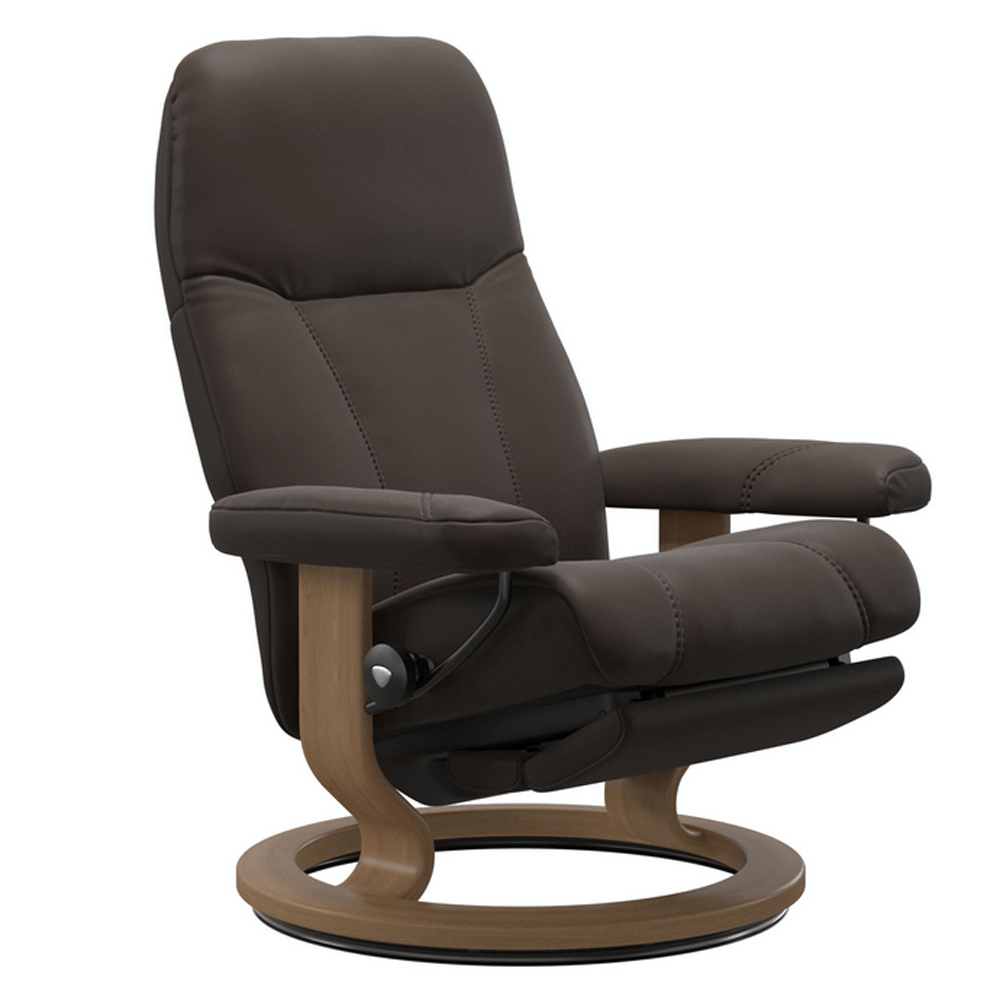 Stressless Sessel Consul Power mit elektrischer Verstellung, bezogen in Leder Batick Braun mit Holzgestell eichefarben gebeizt