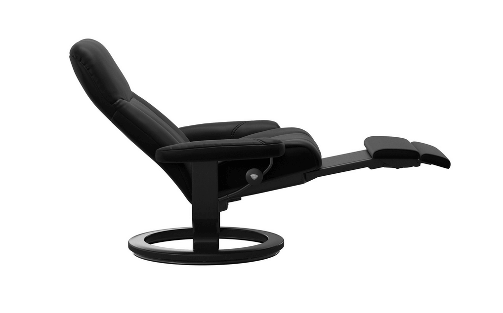 Stressless Sessel Consul Power in schwarz, Ansicht in Funktion mit ausgefahrener Fußstütze