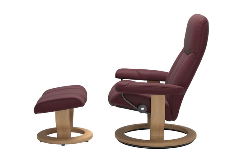Stressless Sessel mit Classic Untergestell in Leder Batick bordeaux, Ansicht von der Seite, mit Hocker Stressless Sessel mit Classic Untergestell in Leder Batick bordeaux, Ansicht von der Seite, mit Hocker
