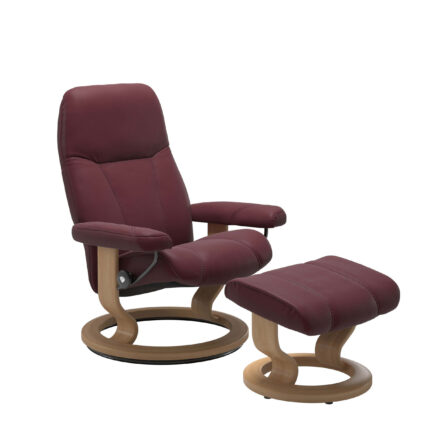 Stressless Modell Consul Classic in Echtleder Batick Bordeaux mit Holzgestell in Eichefarben gebeizt, inklusive Hocker