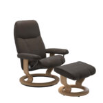 Stressless Sessel Consul in braunem Batick-Leder mit Classic Untergestell in eichefarben gebeiztem Holz