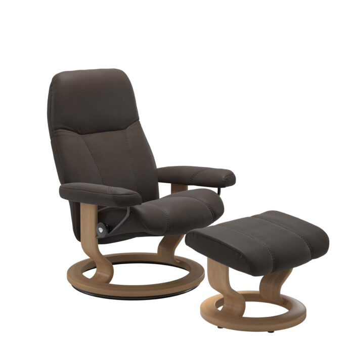 Stressless Sessel Consul in braunem Batick-Leder mit Classic Untergestell in eichefarben gebeiztem Holz