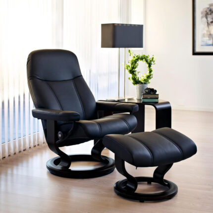 Stressless Sessel Consul in Wohnumgebung. Holzgestell Classic schwarz gebeizt und Leder Batick schwarz