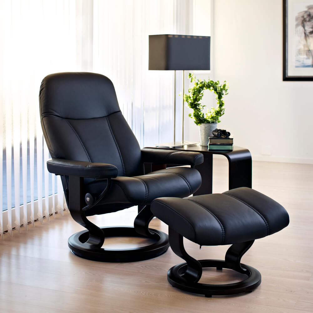 Stressless Sessel Consul in Wohnumgebung. Holzgestell Classic schwarz gebeizt und Leder Batick schwarz