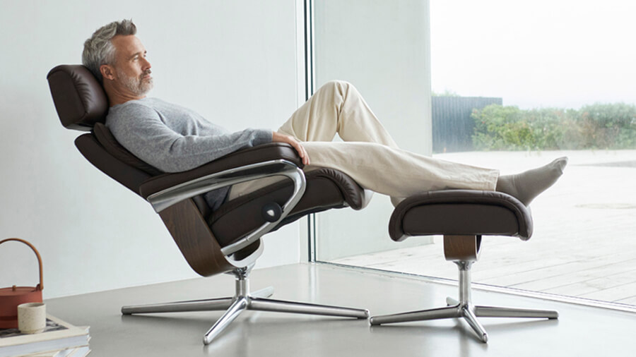 Stressless Sessel Erik mit Cross Untergestel in Chrom und braunem Paloma-Leder, mit höhenverstellbarer Kopfstütze